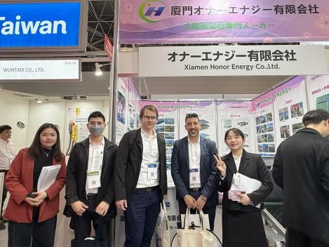 Les fleurs de cerisier fleurissent au Japon et reviennent avec les honneurs