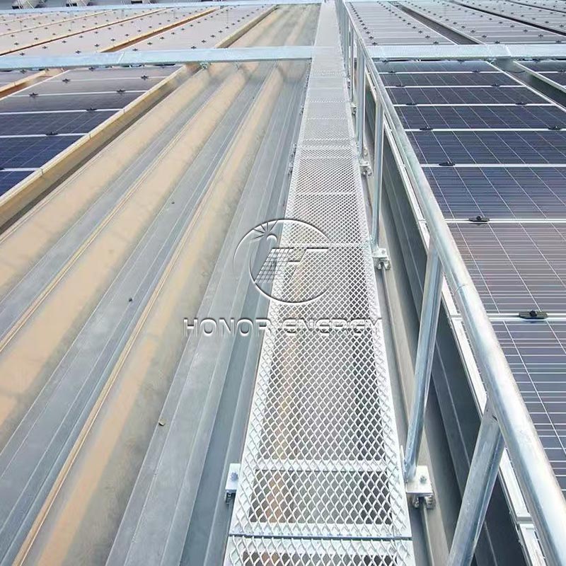 Passerelle solaire en acier